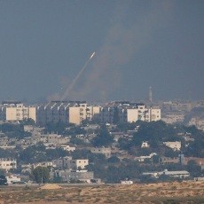 Roket dari Gaza Tembus Iron Dome dan Hantam Pom Bensin Israel, 3 Orang Luka