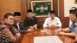 Sambangi Kantor PBNU, Jokowi Disambut Wakil Ketum Asad Said