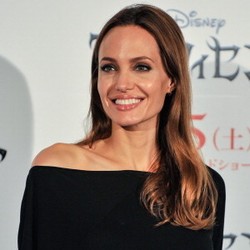 Angelina Jolie, dari Pecandu Narkoba Hingga Aktris Top Hollywood (2)
