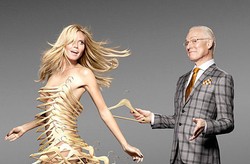 Heidi Klum Tampil Seksi dengan Gaun Terbuat dari Gantungan Baju