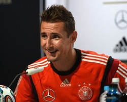 Klose ke Ronaldo: Aku Sudah di Klub 16, Siapa Mau Gabung?