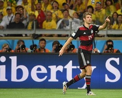 Mueller: Sekarang Fokus Tim, Lampaui Klose Suatu Hari Nanti