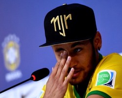 Sambil Berurai Air Mata, Neymar: Aku Bisa Saja Lumpuh