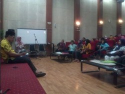 Temui Ibu-ibu yang Anaknya tak Diterima Sekolah, Ridwan Kamil Janji Cari Solusi