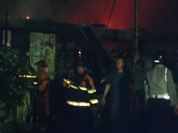 Komplek Rumah Brimob Polda Riau Terbakar