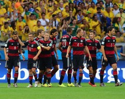 Lahm: Pengalaman Kunci buat Jerman