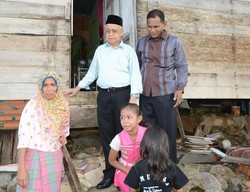 Gubernur Aceh Tinjau Abrasi di Desa Kuala Puntong