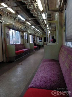 Beginilah Sepinya Gerbong KRL dan Jalanan di Jakarta