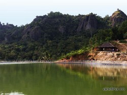 Uniknya Danau Buatan di Atas Gunung Nglanggeran