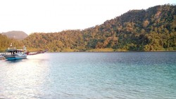 Hamparan Pasir Putih di Pulau Sikuai, Sumbar