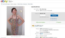 Dilelang, Dress Terbuat dari Karet Gelang Ini Ditawar Rp 3 Miliar