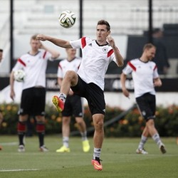 Shakira-Tim Krul tak Punya Jagoan, Santana-Shane Filan Pilih Jerman