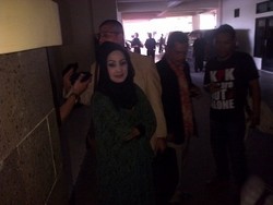 Usai Diperiksa, Eks Bupati Karanganyar Tersangka Korupsi Puasa Bicara