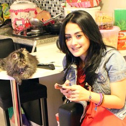 Selvi Kitty: Di Kamarku Ada Hantu Tapi Nggak Ganggu