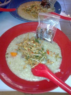 Nikmatnya Berbuka dengan Bubur Sop Medan