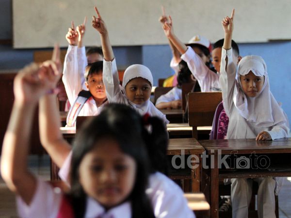 Hari Pertama Masuk Sekolah di SDN 01 Pasar Rebo