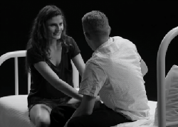 Yang Terjadi Ketika 20 Orang Asing Diminta Saling Buka Baju untuk Eksperimen