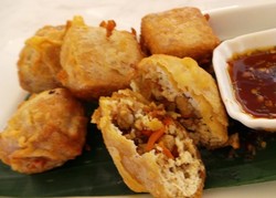 Nyam! Tahu Isi Pedas yang Gurih Hangat Buat Camilan Buka Puasa