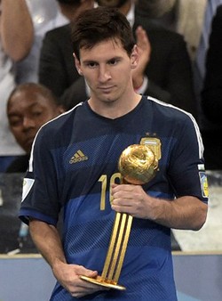 Messi meraih penghargaan Golden Ball. Juan Mabromata/AFP/detikFoto.