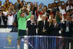 Manuel Neuer Raih Golden Glove