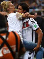 Parade WAGs Jerman di Maracana