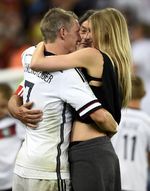 Parade WAGs Jerman di Maracana