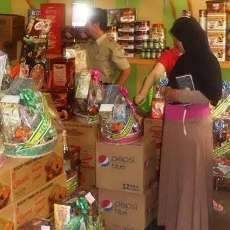 Razia Mamin Temukan Parcel Tak Layak, Petugas Hanya Beri Teguran