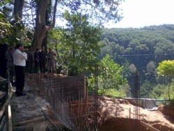 Satpol PP Datangi Proyek Vila di Atas Gua Belanda