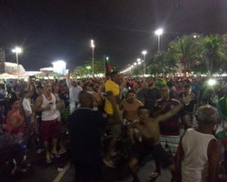 Polisi Tembak Gas Air Mata Bubarkan Fans Argentina