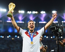 Goetze Antarkan Jerman ke Puncak Dunia