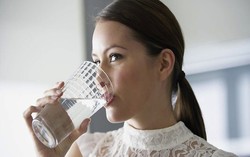 Minumlah 10 Gelas Air Putih Saat Berbuka dan Sahur agar Jantung Tetap Sehat