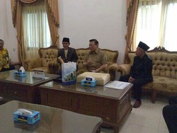 Menko Kesra Sambangi Ponpes Gontor, Gelar Doa Bersama dan Beri Bantuan