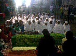 Isak Tangis Keluarga Warnai Pemakaman Juru Parkir Liar Monas di Aceh