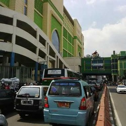 Jelang Lebaran, Kawasan Tanah Abang Macet Parah