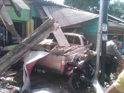 Senggolan dengan Angkot, Pikap Tabrak Motor dan Warung Soto di Bogor