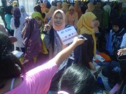 Pasar Murah Diserbu PNS, Warga Serang Mengeluh Tidak Kebagian