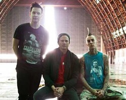 Tom DeLonge Bocorkan Informasi Album Baru Blink-182