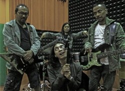 Boomerang Rilis Album Kesepuluh, Harmonis Tidak Seragam