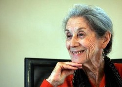 Pemenang Nobel Afrika Selatan Nadine Gordimer Meninggal Dunia