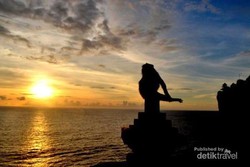 Sunset Cantik di Bali Ada di Pura Uluwatu