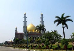 Brunei? Bukan, Ini Masjid Kubah Emas di Depok