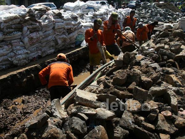 Perbaikan Saluran Air di Cikini Raya