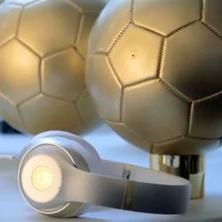 Beats Bagi-bagi Headphone Emas ke Pemain Jerman