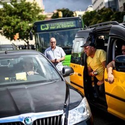 Mengejar Legitimasi Taksi Uber