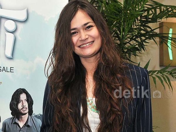 Sabai Morscheck di Premiere Seputih Cinta Melati