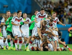 Bayern Selamati Jerman Usai Jadi Juara Dunia