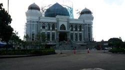 Mengintip Megahnya Masjid di Kawasan Trans Studio Bandung