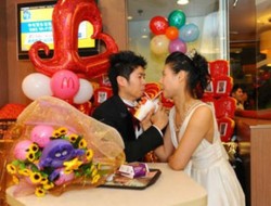 Ingin Resepsi Irit, Kini Banyak Pasangan Menikah di McDonald