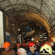 Kereta Anjlok di Rusia Tewaskan 22 Orang, 2 Pekerja Ditangkap