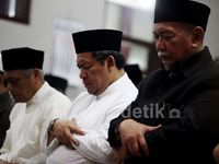Gubernur dan Wagub Jabar Salat Tarawih Bersama